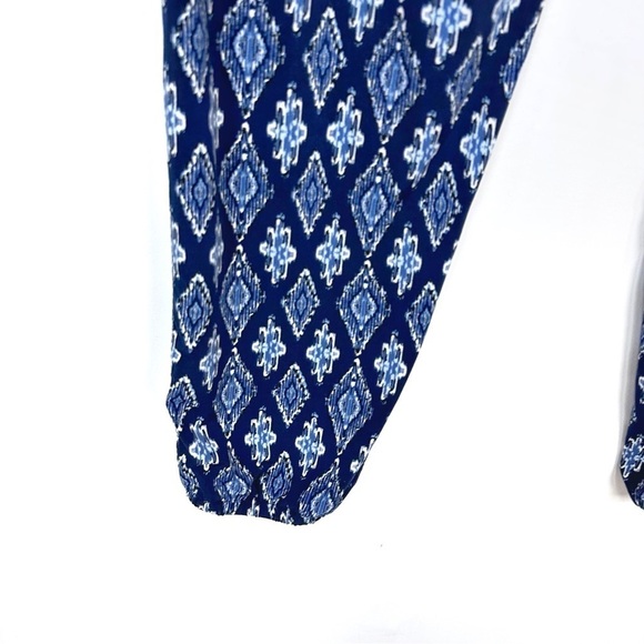 White House Black Market Ikat Printed Knit Crop Jogger Style Pants Blue Size M/L - Picture 5 of 12